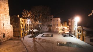 Građani na ulicama Zadra poštujući mjere dočekali 2021. godinu