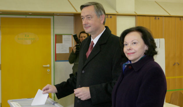 LJUBLJANA 11.11.2007 – DR. DANILO TURK Z ZENO NA VOLISCU. FOTO: JOZE SUHADOLNIK/DELO