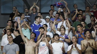 Zagreb, 100610.
Peta utakmica doigravanja za prvaka Htvatske u kosarci: Cibona – Zadar, u kosarkaskom centru Drazen Petrovic.
Na slici navijaci Zadra- Tornado.
Foto: Dragan Matic / Cropix Zagreb, 100610.
Peta utakmica doigravanja za prvaka Htvatske u kosarci: Cibona – Zadar, u kosarkaskom centru Drazen Petrovic.
Na slici navijaci Zadra- Tornado.
Foto: Dragan Matic / Cropix