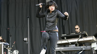 Zagreb, 240609.
Prva vecer T-mobile IN Music Festivala koji se odrzava na Jarunu na dvije pozornice. Kao zvijezde prve veceri najavljeni su Lilly Allen, Kraftwerk, Franz Ferdinand na T-mobile stageu i Rokia Traore na Nokia stageu.  
Na slici: Lilly Allen.