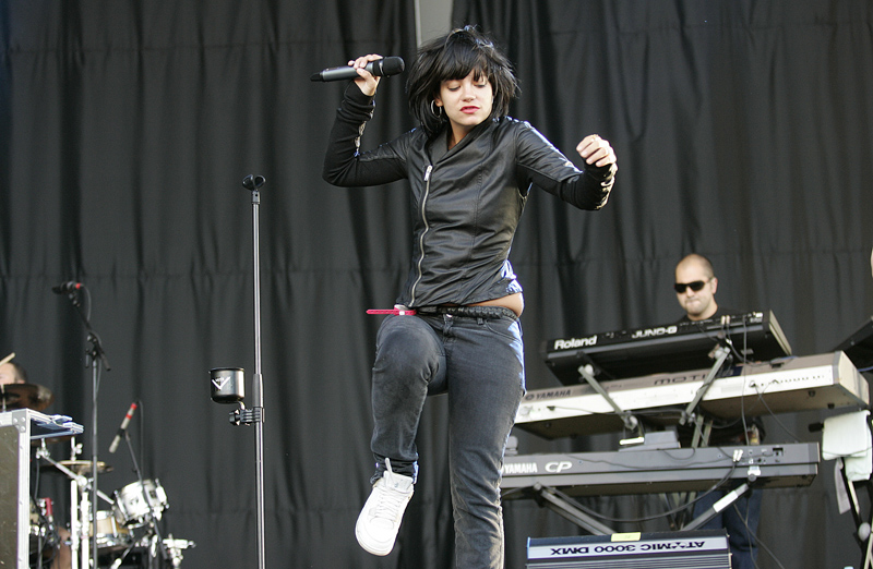 Zagreb, 240609.
Prva vecer T-mobile IN Music Festivala koji se odrzava na Jarunu na dvije pozornice. Kao zvijezde prve veceri najavljeni su Lilly Allen, Kraftwerk, Franz Ferdinand na T-mobile stageu i Rokia Traore na Nokia stageu.  
Na slici: Lilly Allen.