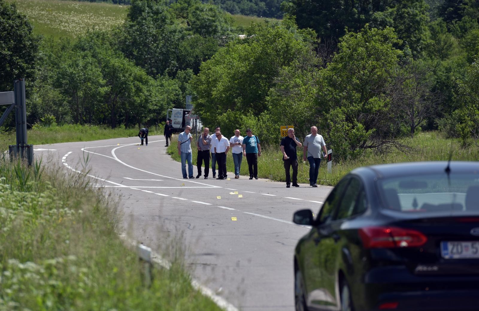 Donji Srb: Policija zaustavila kombi s migrantima, ozlijeđeno dvoje djece