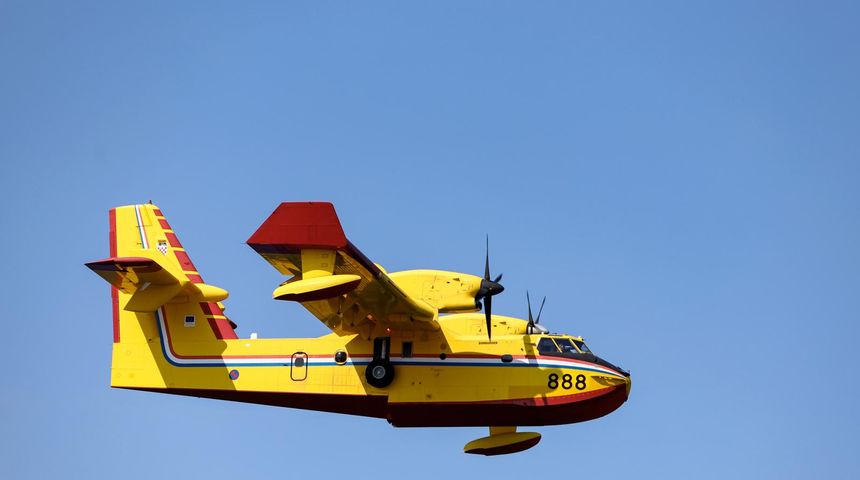 Borbeni helikopter, preleti kanaderi i Krila Oluje – Obilježen Dan državnosti i Dan Oružanih snaga