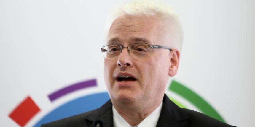 Osijek – Predsjednicki kandidat Ivo Josipovic posjet Osjecko-baranjskoj zupaniji zapoceo je radnim sastankom s gospodarstvenicima, poduzetnicima, znanstvenicima i kulturnim djelatnicima Slavonije i Baranje ‘Hrvatska snaznih regija’. Photo: Marko Mrkonjic/