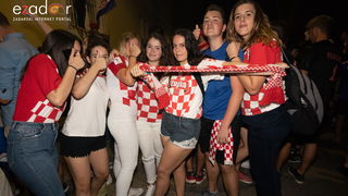 Čudesna noć: Velika fešta ulicama Zadra nakon plasmana Vatrenih u finale SP Čudesna noć: Velika fešta ulicama Zadra nakon plasmana Vatrenih u finale SP