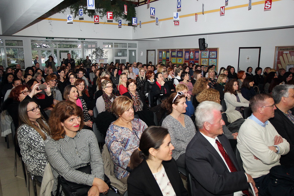 OŠ Smiljevac: Obilježena 50. godina Deklaracije o nazivu i položaju hrvatskoga jezika OŠ Smiljevac: Obilježena 50. godina Deklaracije o nazivu i položaju hrvatskoga jezika