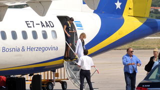 Dubrovnik, 210809.
Danas je u Dubrovnik s delegacijom Sarajevo Film Festivala stigla glumica Gillian Anderson, kao gost Dubrovnik Film Meetinga.
Docekale su je predstavnice Jadranskih luksuznih hotela u cijim ce objektima i boraviti.
Foto: Zeljko Tutnjevi