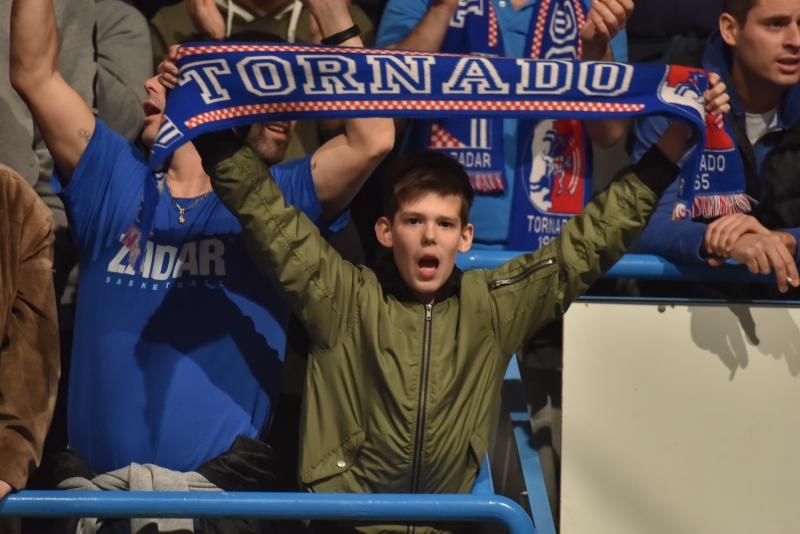 Humanitarno gledanje utakmic Zadar-Cibona (85-84) u Jazinama