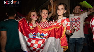 Čudesna noć: Velika fešta ulicama Zadra nakon plasmana Vatrenih u finale SP Čudesna noć: Velika fešta ulicama Zadra nakon plasmana Vatrenih u finale SP
