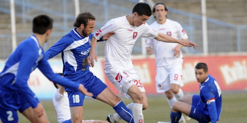 Zagreb, 110311. Stadion u Kranjcevicevoj, 1.HNL, 21. kolo, seniori, susret NK Zagreb i NK Zadar. Na slici: Ante Puljic, Ivan Krstanovic. Foto: Damir Krajac / CROPIX Zagreb, 110311. Stadion u Kranjcevicevoj, 1.HNL, 21. kolo, seniori, susret NK Zagreb i NK Zadar. Na slici: Ante Puljic, Ivan Krstanovic. Foto: Damir Krajac / CROPIX