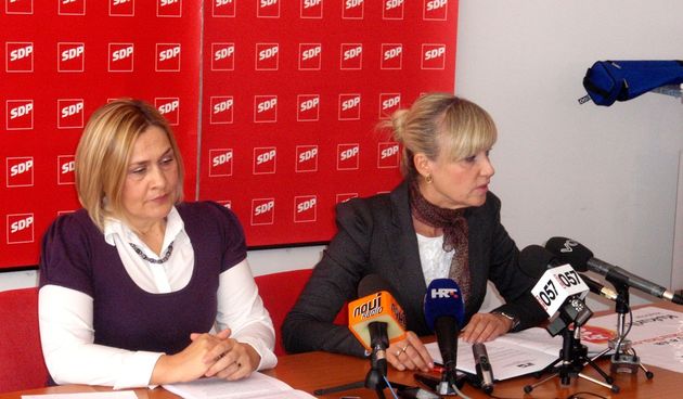 “Položaj žene u obitelji i društvu”, predsjednica zadarskog Foruma žena Tatijana Petrić i  saborska zastupnica SDP-a Ingrid Antičević Marinović