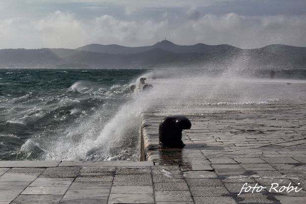 Olujno jugo na zadarskoj rivi 5. studenog 2014. Foto: Roberto Lerga Olujno jugo na zadarskoj rivi 5. studenog 2014. Foto: Roberto Lerga