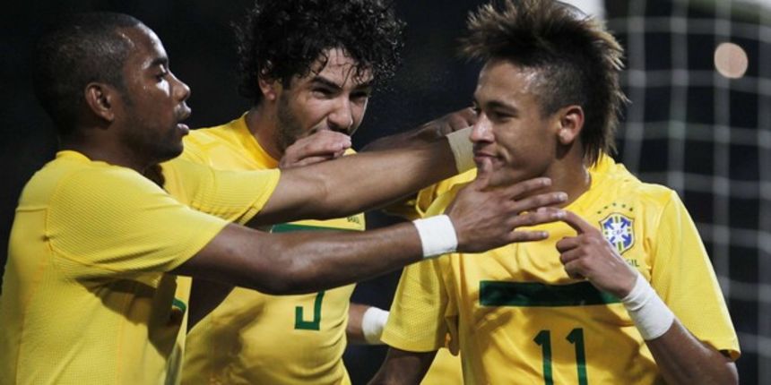 Neymar (R) celebrates with teammates Robinho (L) and Alexandre Pato // Reuters Neymar (R) celebrates with teammates Robinho (L) and Alexandre Pato // Reuters