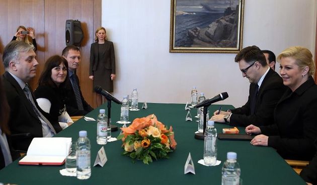 Zagreb – Predsjednica RH Kolinda Grabar-Kitarovic primila izaslanstva hrvatskih branitelja, predvodjeni braniteljima invalidima koji u Savskoj ispred Ministarstva prosvjeduju 130. dan. Djuro Glogoski, Nedjeljka Balog, Josip Klemm, Josip Buljevic. Photo: G