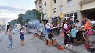 U sklopu Benkovackog kulturnog ljeta Grad Benkovac i Turisticka zajednica Grada Benkovca vec cetvrtu godinu za redom organiziraju manifestaciju Puzevim korakom. Radi se o gastro manifestaciji pripreme i degustacije puzeva. Posjetitelji su imali prilike d U sklopu Benkovackog kulturnog ljeta Grad Benkovac i Turisticka zajednica Grada Benkovca vec cetvrtu godinu za redom organiziraju manifestaciju Puzevim korakom. Radi se o gastro manifestaciji pripreme i degustacije puzeva. Posjetitelji su imali prilike d