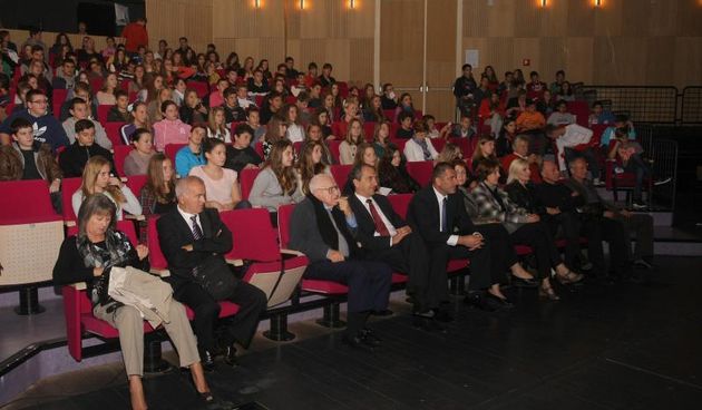 09.10.2013., Zadar – U skolopu festivala zidovskog filma, Branko Lustig govorio je zadarskim srednjoskolcima o svom boravku u nacistickim koncentracijskim logorima. Photo: Dino Stanin/PIXSELL