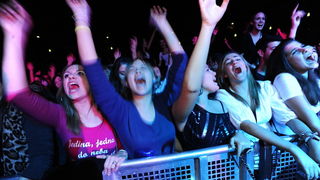 Split, 271111.
Spaladium Arena.
Veceras su u Spaladium areni pred oko 4000 posjetitelja nastupili Momcilo Bajagic Bajaga (u prvom dijelu) i Jelena Rozga (u drugom dijelu). Koncert je organizirala Karlovacka pivovara.
Na slici: mnogobrojna publika
Foto: Ni