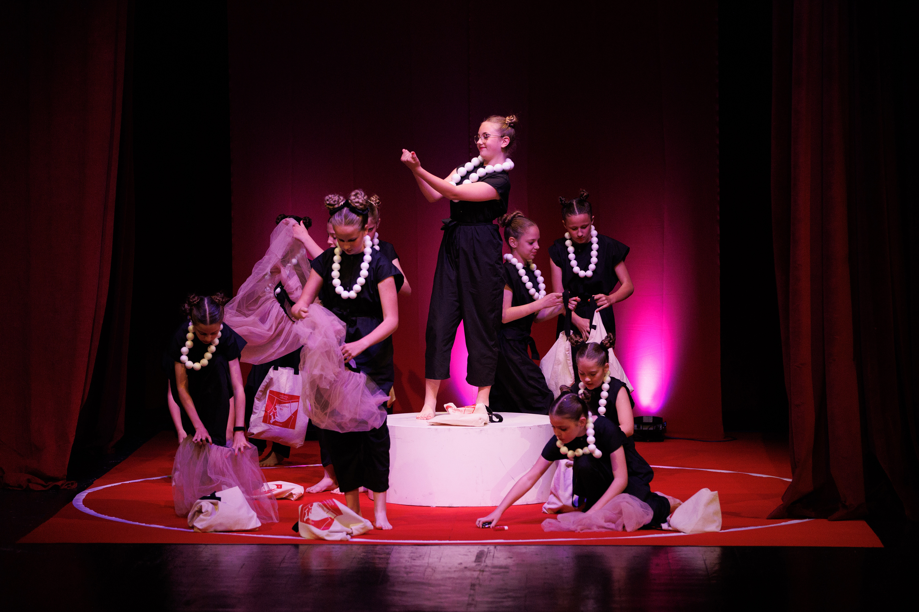 Igrajmo se: Zabranjeno mlađima od 15 strana A