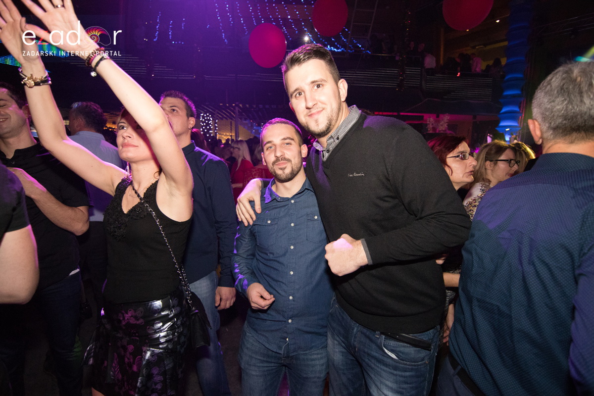 Ludnica u Saturnusu: Najbolji doček u svemiru i šire Ludnica u Saturnusu: Najbolji doček u svemiru i šire