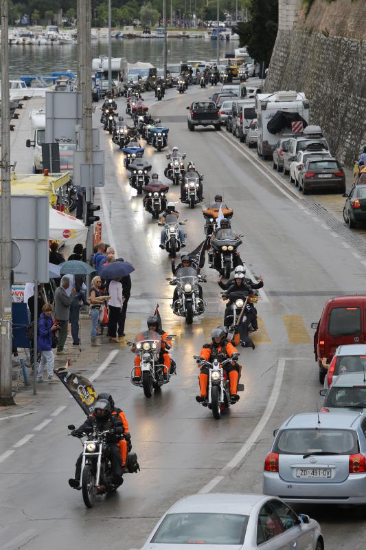 Veliki ocekivani defile od nekoliko tisuca Harley bikera ipak se sveo na brojku od svega par stotina zbog loseg vremena. Photo: Filip Brala/PIXSELL Veliki ocekivani defile od nekoliko tisuca Harley bikera ipak se sveo na brojku od svega par stotina zbog loseg vremena. Photo: Filip Brala/PIXSELL