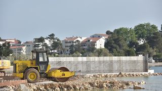 Vandali napravili veliku štetu na gradilištu obalnog zida u Petrčanima