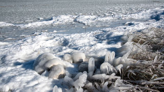 Debeli minusi i orkanska bura zaledili Vransko jezero Debeli minusi i orkanska bura zaledili Vransko jezero