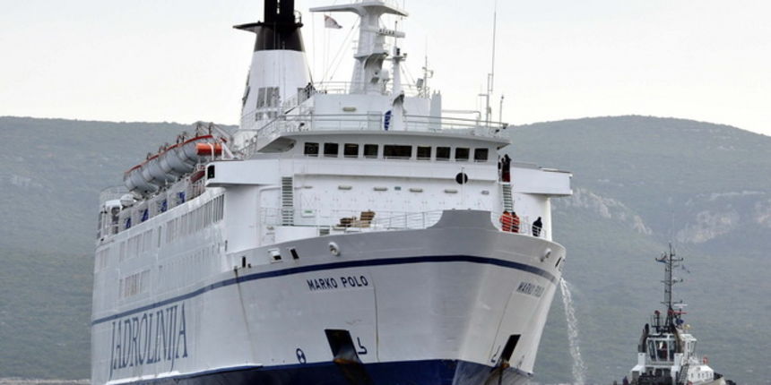 Otok Sit , Kornati , 201109 .
Nakon 26 dana od nasukavanja trajekta Marko Polo na otok Sit u Kornatima uz pomoc remorkera JPS – a i dizalice je odsukan.
Foto: Niksa Stipanicev / CROPIX Otok Sit , Kornati , 201109 .
Nakon 26 dana od nasukavanja trajekta Marko Polo na otok Sit u Kornatima uz pomoc remorkera JPS – a i dizalice je odsukan.
Foto: Niksa Stipanicev / CROPIX