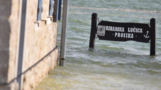 Nezapamćeno visoka razina vodostaja Vranskog jezera Nezapamćeno visoka razina vodostaja Vranskog jezera