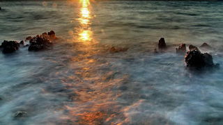 Punta Skala: Sunce tone u beskraj valova