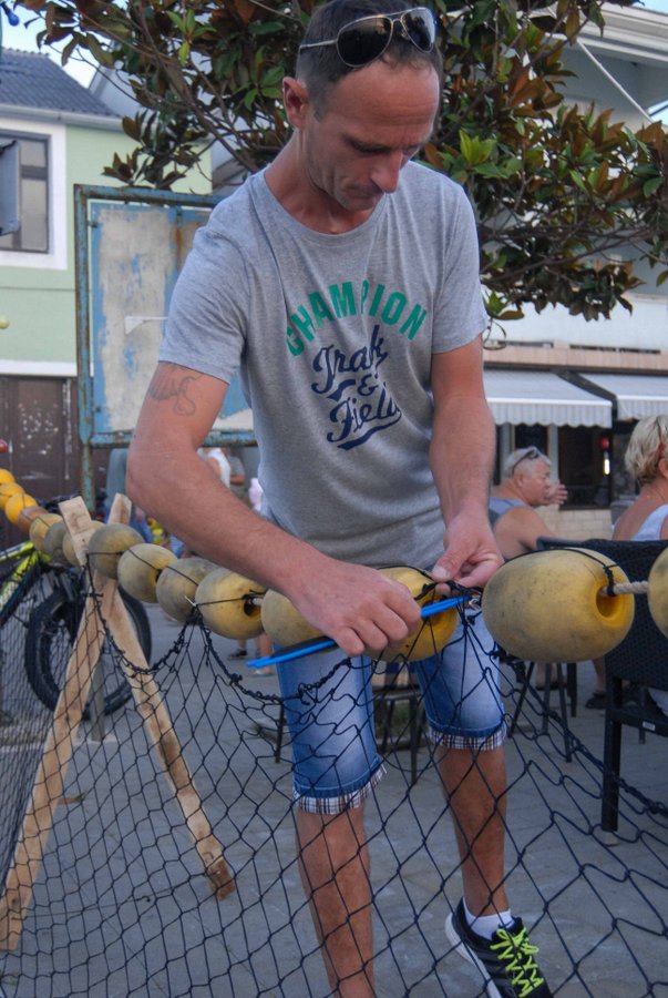 Tunuara 2016 – defile ribarica, spremanje brudeta, demonstracija ribarske vještine i koncert Zorica Kondža. Foto: TZ općine Kali/Adam Vidas Tunuara 2016 – defile ribarica, spremanje brudeta, demonstracija ribarske vještine i koncert Zorica Kondža. Foto: TZ općine Kali/Adam Vidas