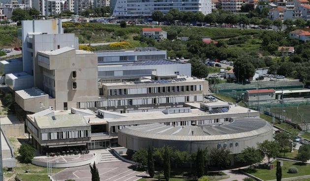 Zgrada FESB-a. Fakulteta elektrotehnike, brodogradnje i strojarstva.