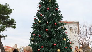 Sveti Nikola darivao mališane na Viru, Krampus bez posla Sveti Nikola darivao mališane na Viru, Krampus bez posla