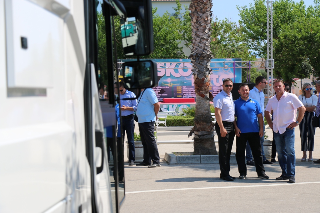 Vir: Primopredaja novog voznog parka komunalne tvrtke Čisti otok Vir: Primopredaja novog voznog parka komunalne tvrtke Čisti otok