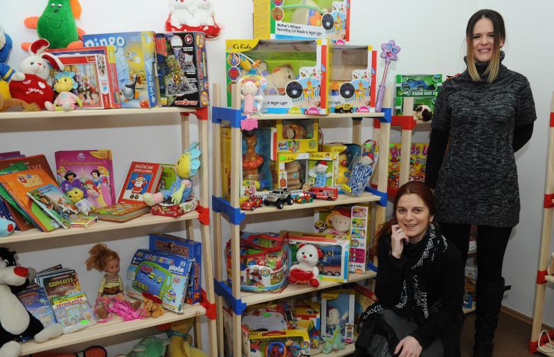 05.02.2014., Knin – Po prvi puta je u gradu otvorena je besplatna knjiznica djecjih igracaka. Projekt su osmislile clanice Ekoudruga Krka-Knin na celu sa Ingom Kukolj i Marijom Ujakovic. Jedini uvjet za uclanjenje u knjiznicu je da djeca donesu neku svo