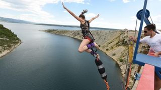Mario Možnik otvorio bungee jumping sezonu na Masleničkom mostu, Photo: Hrvoje Jelavic/PIXSELL