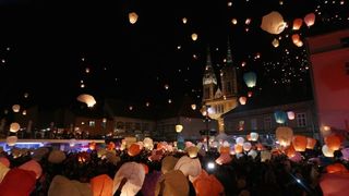 Na tržnici Dolac održan je peti performans Kapulica & Lampioni.  Foto: PIXSELL