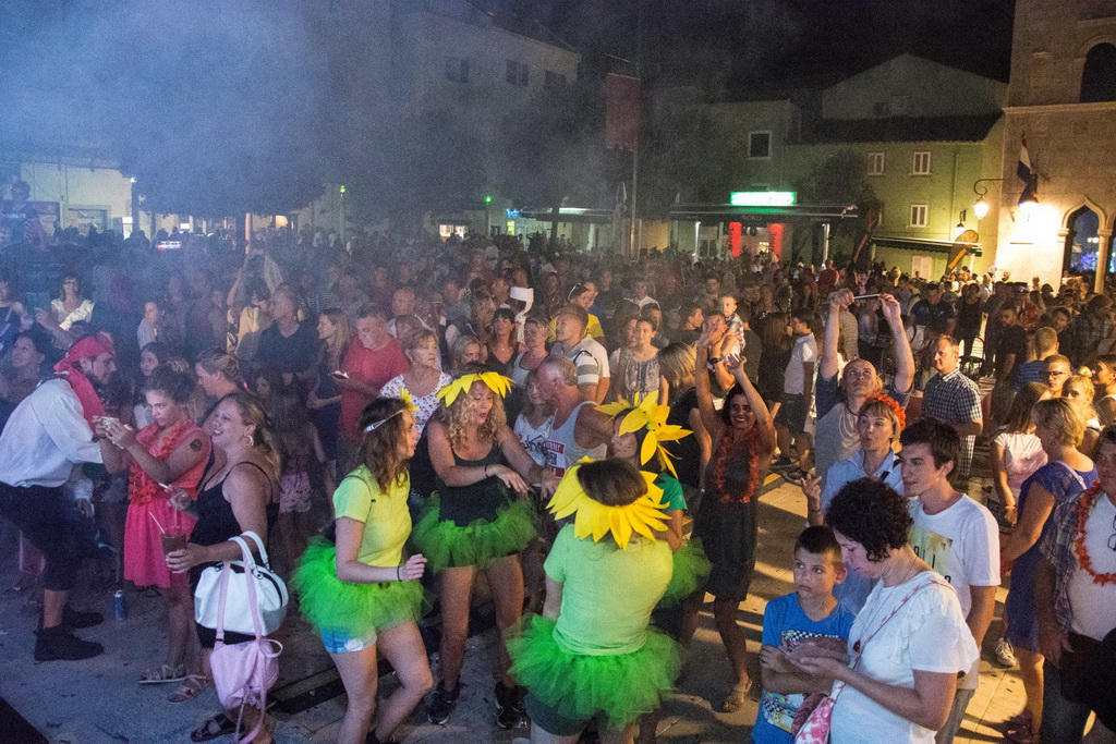 Paški ljetni karneval 2017 – maškarana povorka