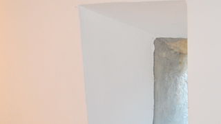 U galeriji Kninskog muzeja otvorena izložba slika “Autoportreti” Marine Ćorić