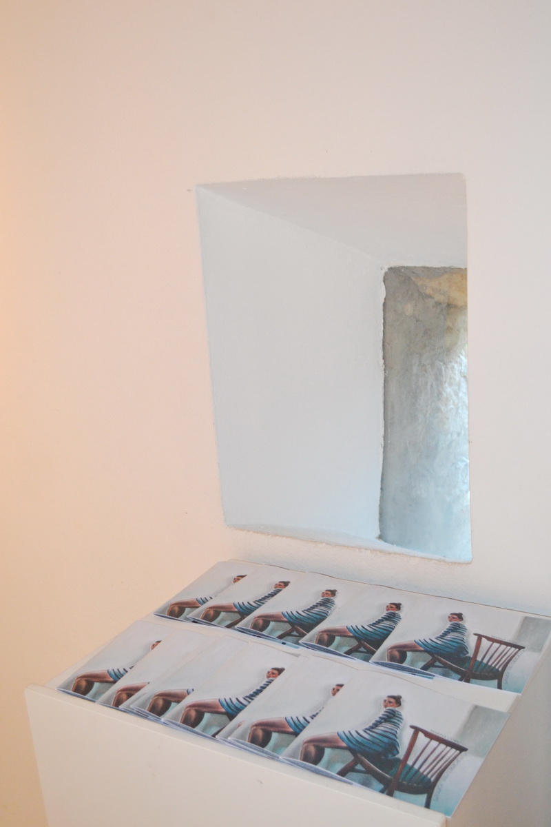 U galeriji Kninskog muzeja otvorena izložba slika “Autoportreti” Marine Ćorić