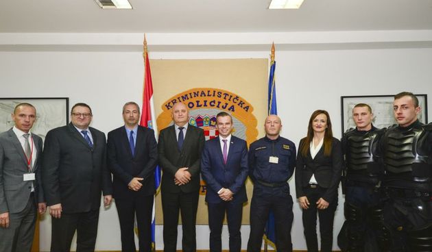 Njemačko veleposlanstvo doniralo opremu za interventnu policiju PU Zadarskoj. Foto: MUP