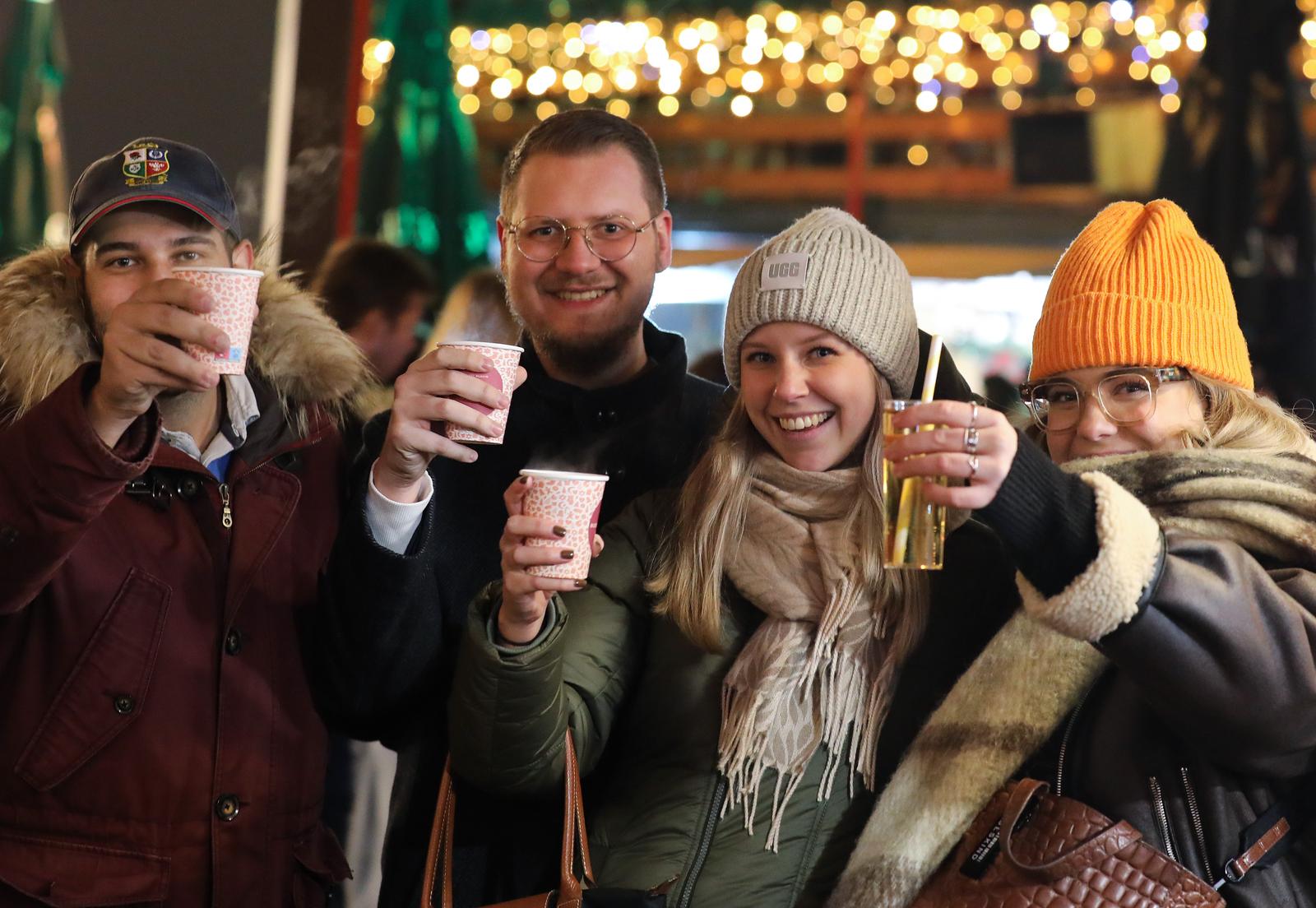 Zagrebački Advent ove godine pun je svjetla i šarenila