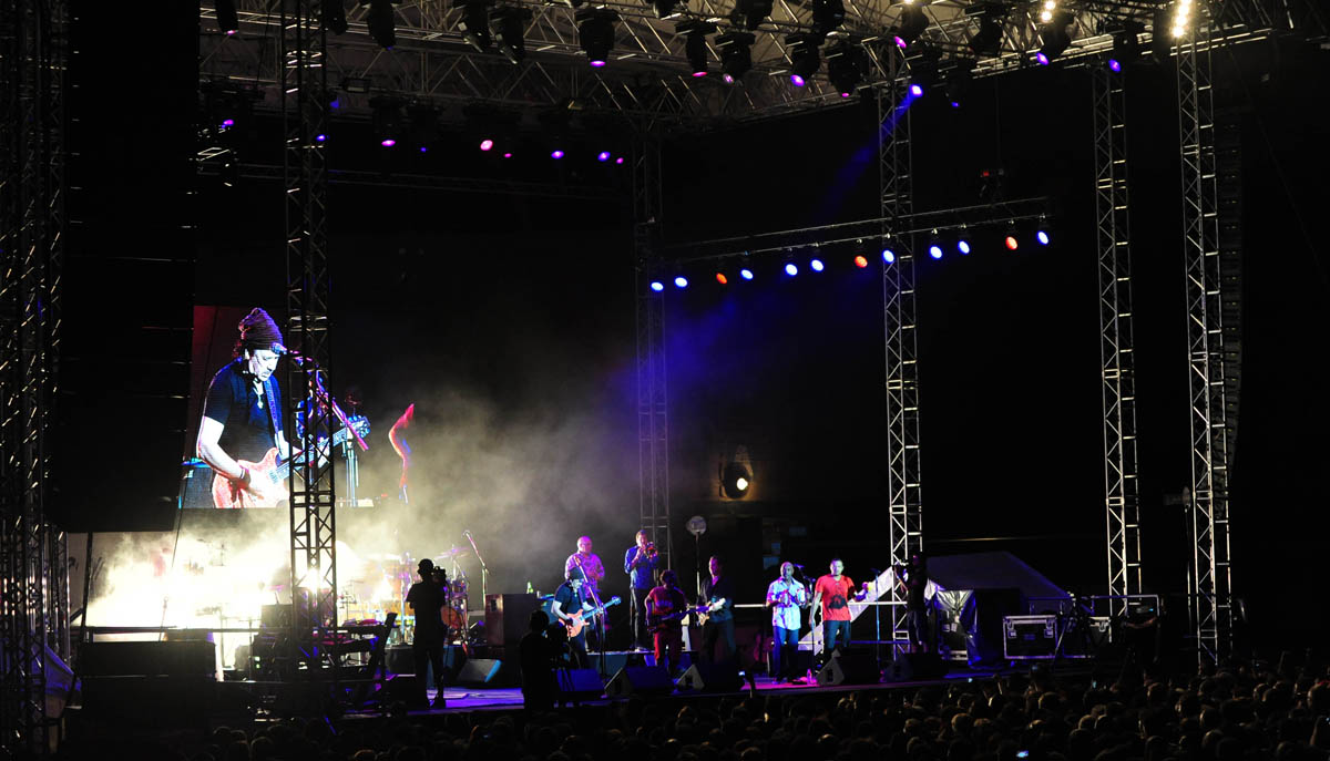 Zadar, 29.07.2013. snimio: Nenad Marčev 
Koncert Carlos Santana 
Prostor pored dvorane u Jazinama