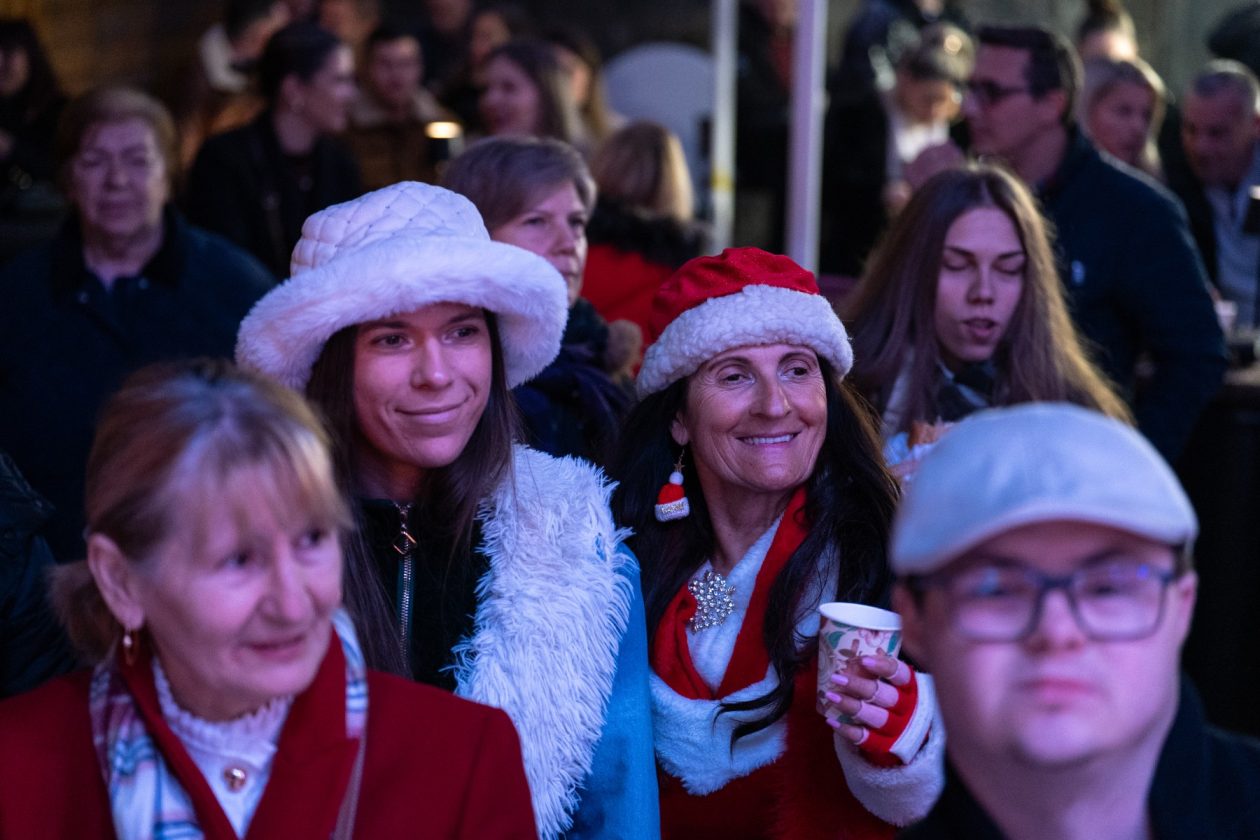 Tajči na Trgu Petra Zoranića