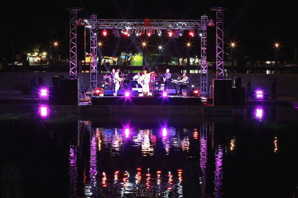 Čudesna Doris Dragović oduševila u Biogradu na Moru Čudesna Doris Dragović oduševila u Biogradu na Moru