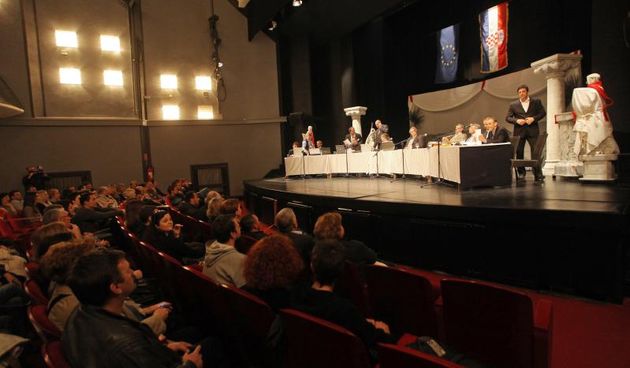 U HKK Zadar odrzana je premijera predstave pod nazivom Aktualni sat, Kulturno umjetnickog drustva Bleke i Konji. Photo: Filip Brala/PIXSELL