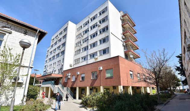 Opća bolnica Zadar, Zgrada Interne medicine, Interna