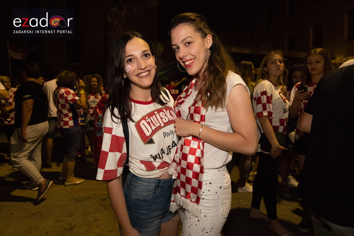 Čudesna noć: Velika fešta ulicama Zadra nakon plasmana Vatrenih u finale SP Čudesna noć: Velika fešta ulicama Zadra nakon plasmana Vatrenih u finale SP