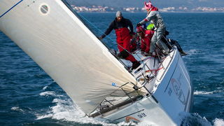 Zadar, 260211.
U Biogradskom akvatoriju se ovoga vikenda odrzava 11. Karnevalska regata. U tri jedrenja natjecati ce se 50-ak brodova.
Na slici: detalj sa subotnjeg jedrenja.
Foto: Vladimir Ivanov / CROPIX Zadar, 260211.
U Biogradskom akvatoriju se ovoga vikenda odrzava 11. Karnevalska regata. U tri jedrenja natjecati ce se 50-ak brodova.
Na slici: detalj sa subotnjeg jedrenja.
Foto: Vladimir Ivanov / CROPIX