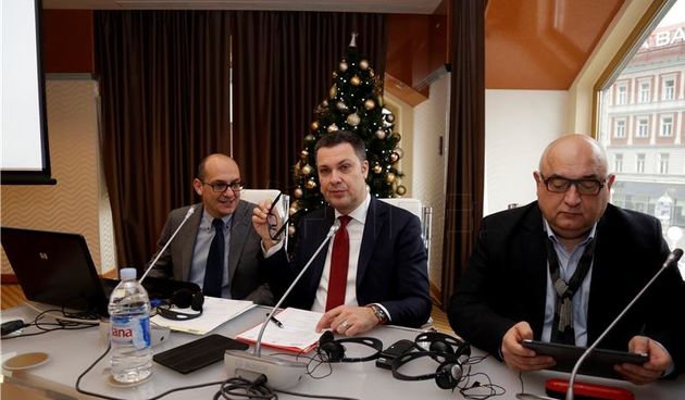 Sindikati, Foto: Hina