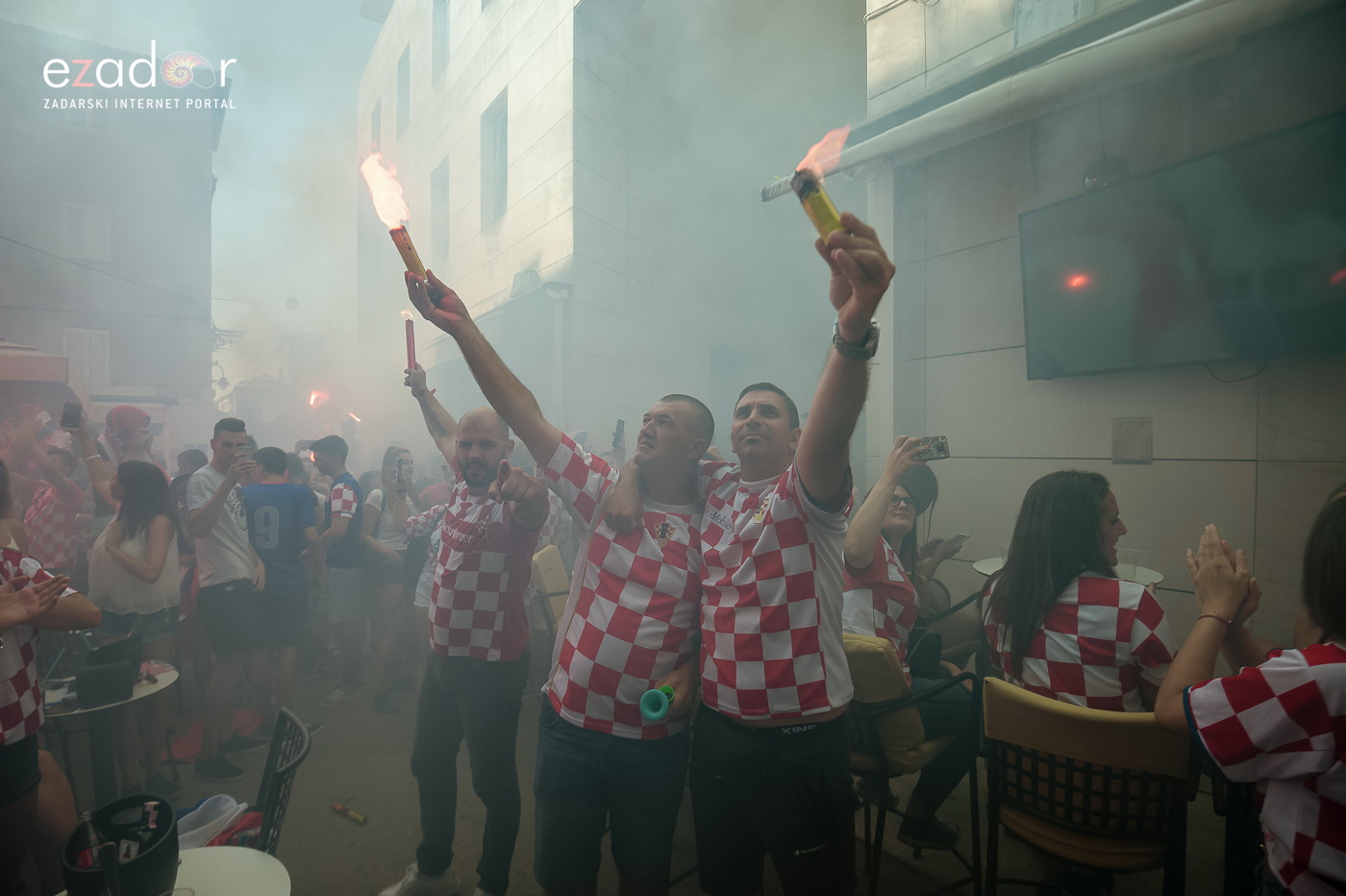 Navijačko ludilo u Zadru za vrijeme i nakon finala Svjetskog prvenstva Navijačko ludilo u Zadru za vrijeme i nakon finala Svjetskog prvenstva